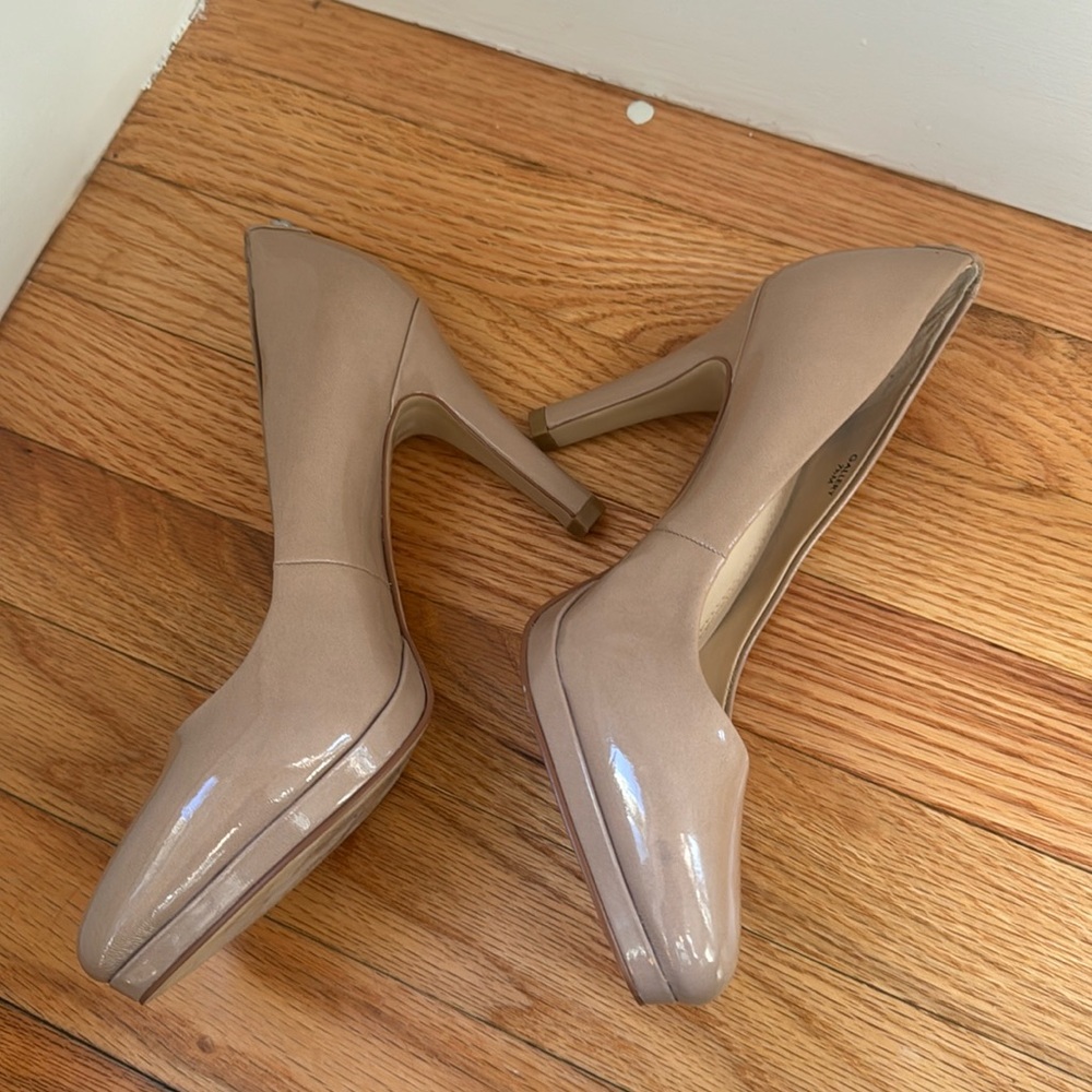 New- Women Tahari Tan Platform Pumps Size 7.5 - Picture 4 of 12